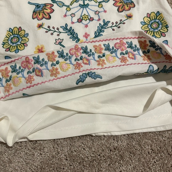 Blu Pepper White Flower Embroidered Mini Skirt with Liner | Size Medium - Picture 5 of 5